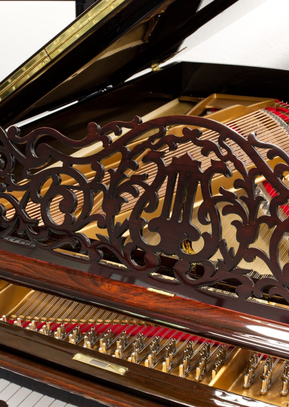 Steinway & Sons Flügel B211 aus edlem Palisanderholz, gebraucht, inklusive hochwertiger Ausstattung