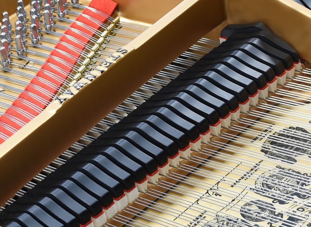 Gebrauchter Steinway & Sons Flügel O-180 in Hochglanz schwarz