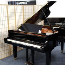 Gebrauchter Yamaha Flügel Modell C1X in hochglanzschwarz