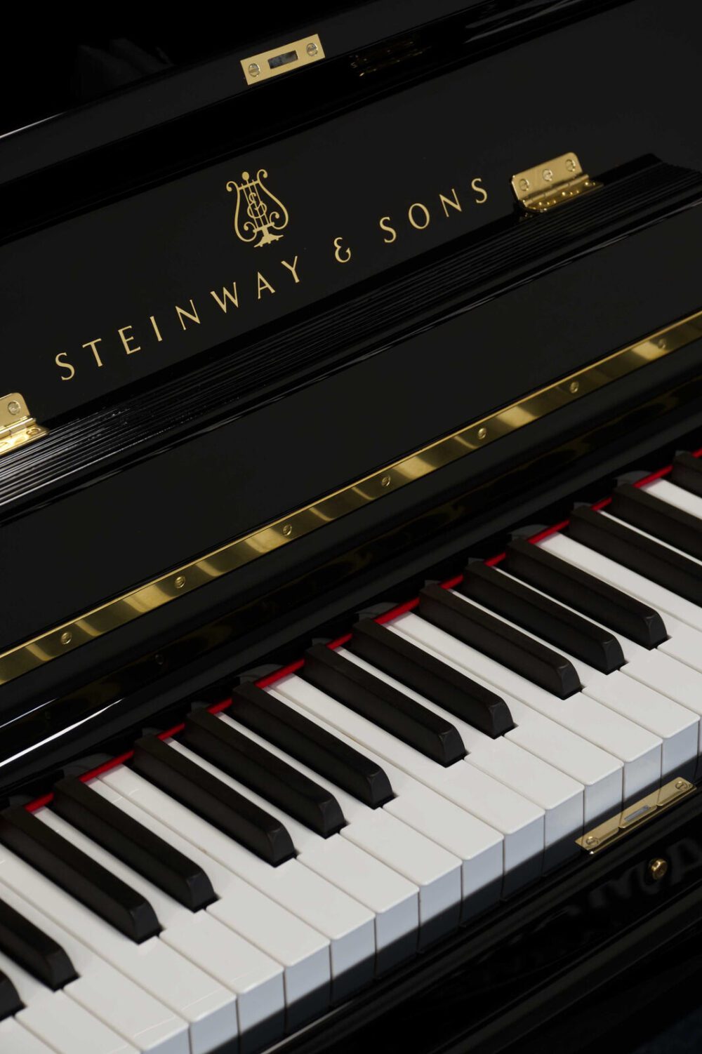 Gebrauchtes Steinway & Sons Klavier, Modell I-138, mit 5 Jahren Garantie