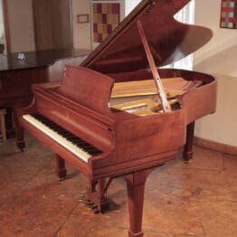 „Überholtes Steinway Modell L Flügelpiano“