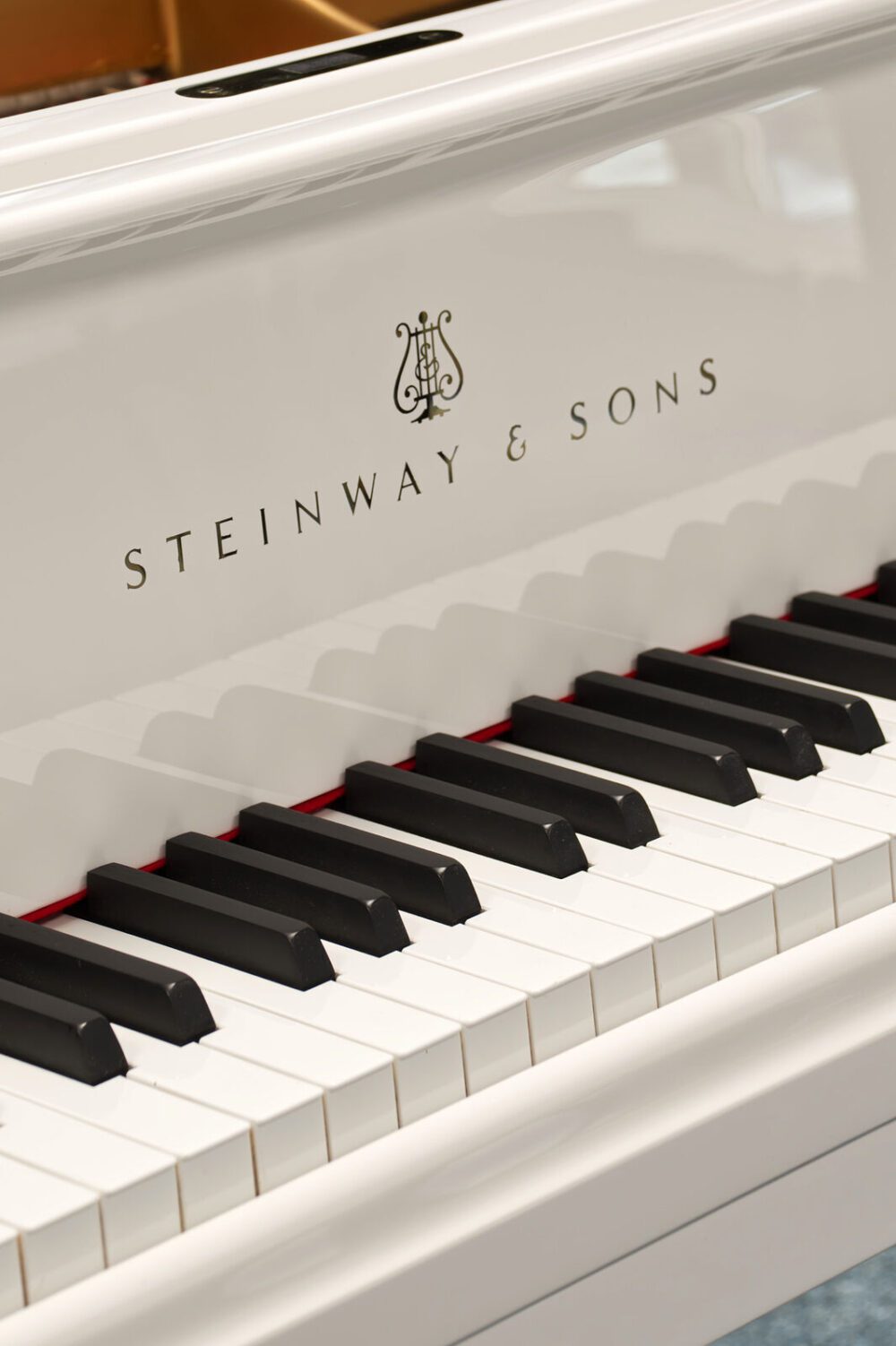 Verwendeter Steinway & Sons Flügel M170, Baujahr 1916, in Weiß, mit 5 Jahren Garantie